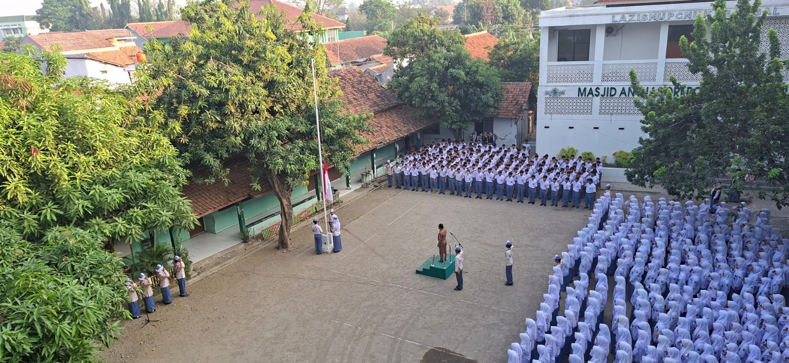 Upacara Bendera Awal Agustus, SMK NU 1 Slawi Perkuat Disiplin, Karakter, dan Semangat Belajar Peserta Didik