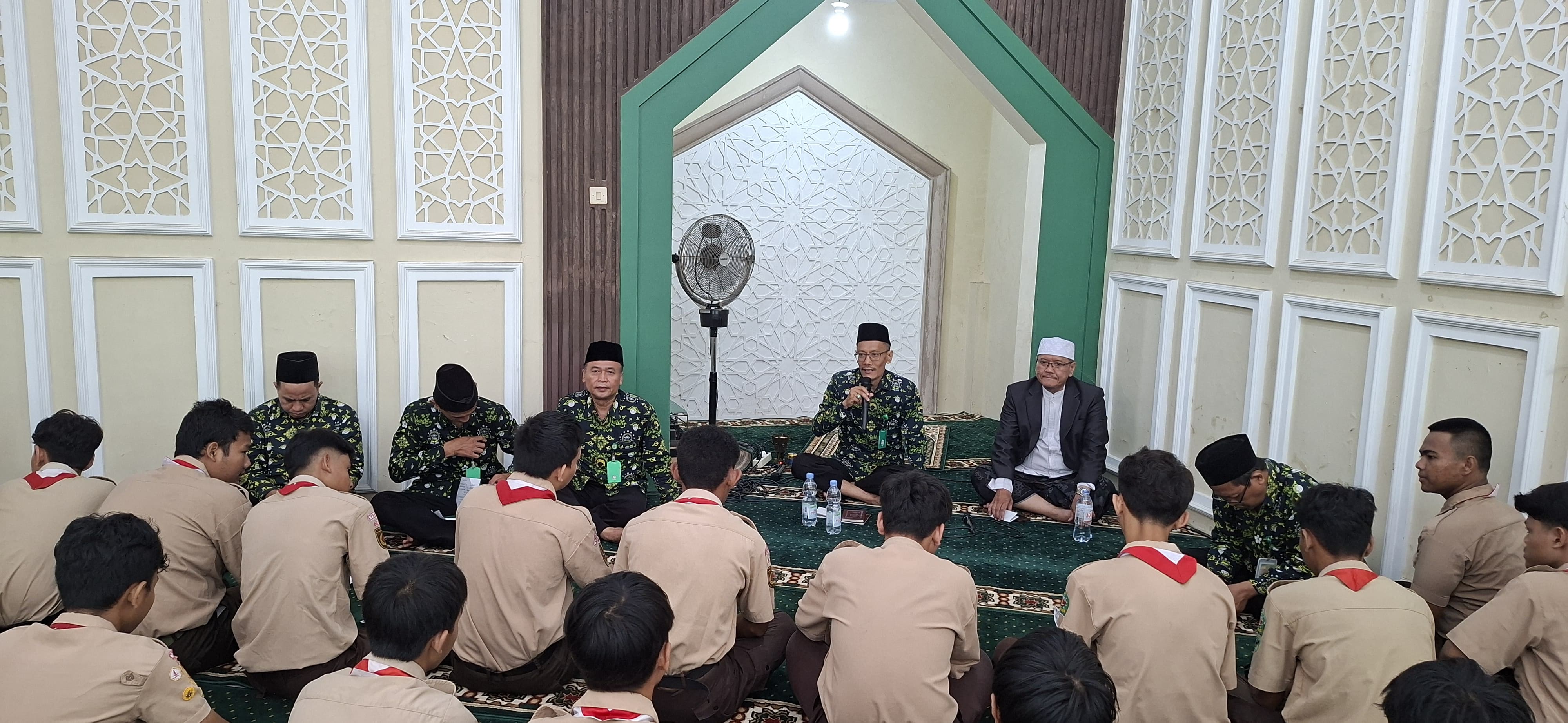 Satukan Doa dan Ikhtiar, Kepala SMK NU 1 Slawi dan Ust. Fatkhudin Pimpin Istighozah Kubro